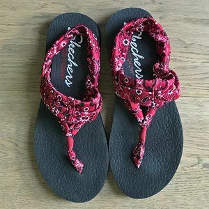 sz 8 Skechers Women's Meditation Studio Kicks Yoga Foam Sandal - red bandana